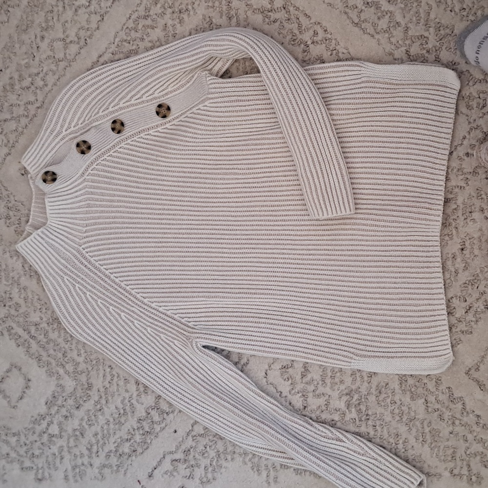 GAP buttoned mock neck sweater